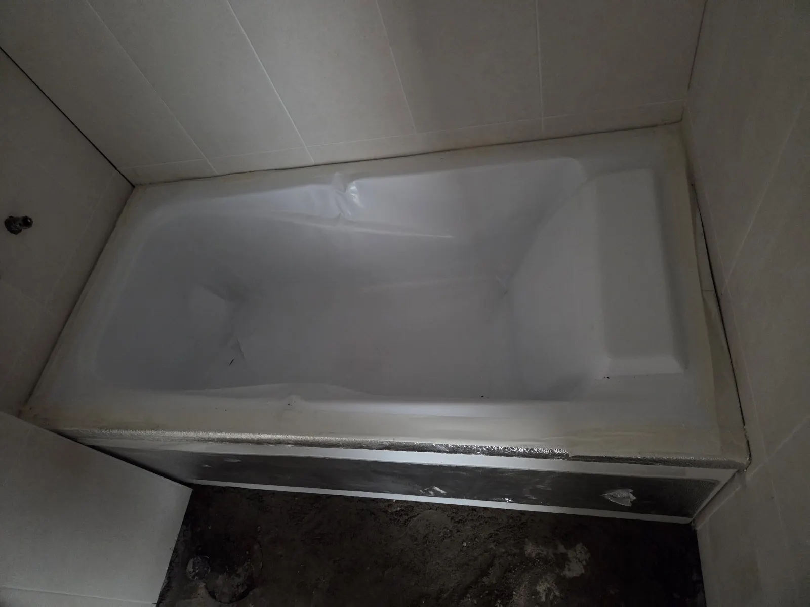 욕조 반입 동선 확보